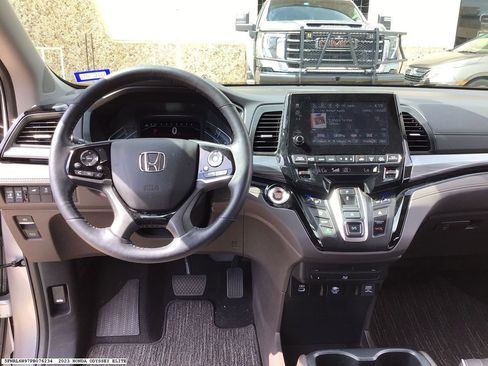 Used 2023 Honda Odyssey Elite image 13
