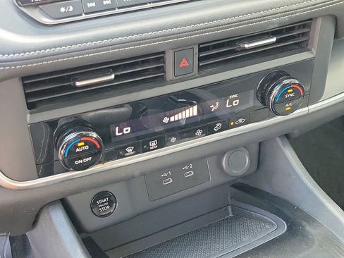 Used 2025 Nissan Rogue SV AWD/4WD image 27