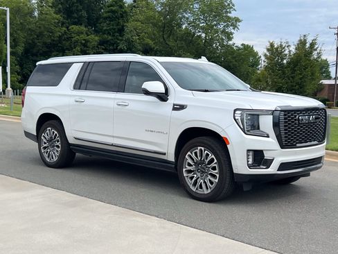 Used 2023 GMC Yukon XL Denali Ultimate AWD/4WD image 2