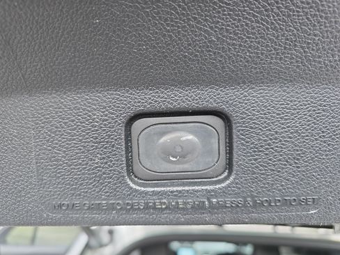 Used 2018 Ford Explorer XLT w/ Equipment Group 202A image 13