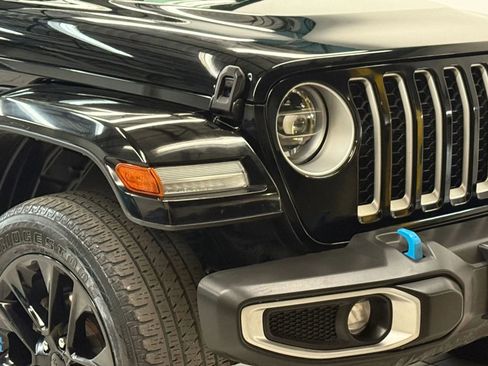 Used 2022 Jeep Wrangler Unlimited Sahara w/ Cold Weather Group AWD/4WD image 6