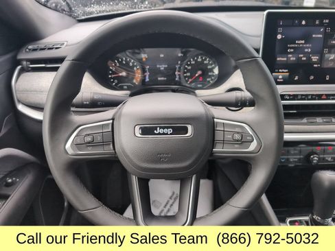 Used 2024 Jeep Compass Latitude AWD/4WD image 15