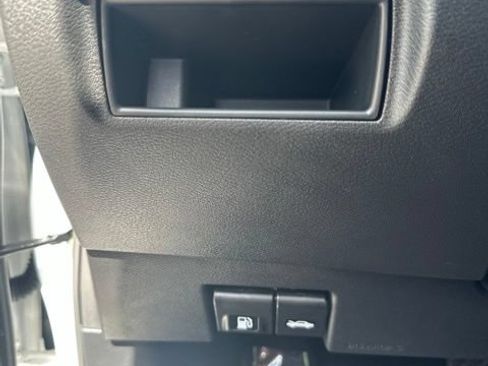 Used 2025 Nissan Versa SV w/ Trunk Package FWD image 36
