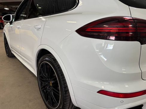 Used 2016 Porsche Cayenne GTS AWD/4WD image 12