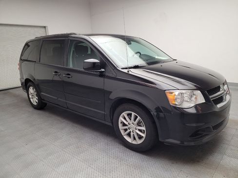 Used 2016 Dodge Grand Caravan SXT w/ Rear Park Assist Package FWD image 11