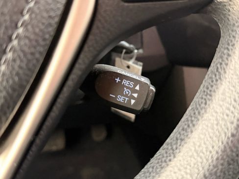 Used 2015 Toyota RAV4 LE AWD/4WD image 34