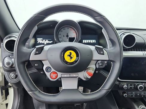 Used 2020 Ferrari Portofino image 28