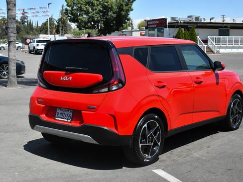 Used 2024 Kia Soul EX image 8