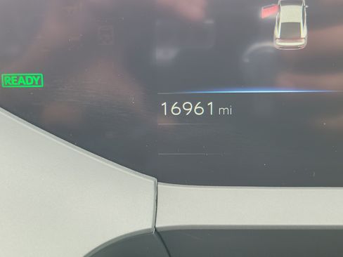 Used 2025 Toyota Prius LE FWD image 25