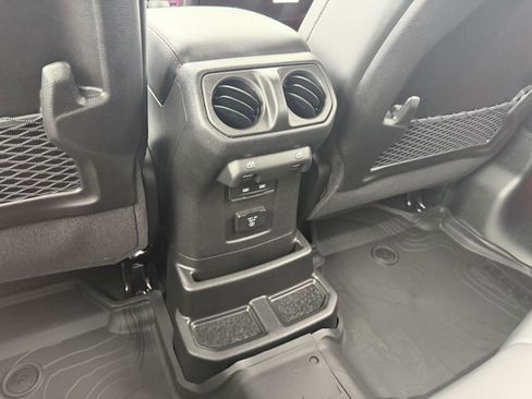 New 2026 Jeep Wrangler Unlimited Rubicon AWD/4WD image 9