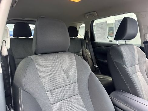 Used 2025 Nissan Rogue SV FWD image 27