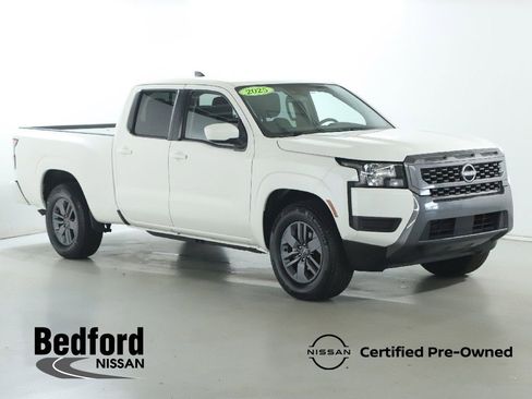 Certified 2025 Nissan Frontier SV RWD image 1