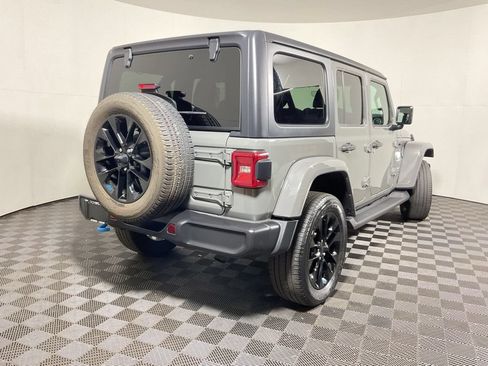 Used 2022 Jeep Wrangler Unlimited Sahara w/ Cold Weather Group AWD/4WD image 19