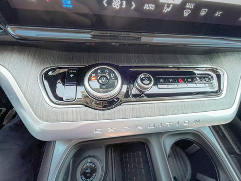 Used 2025 Ford Expedition Max Platinum w/ Platinum Ultimate Package image 22