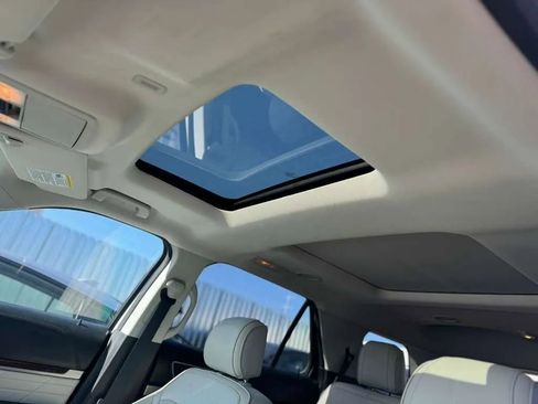 Used 2016 Ford Explorer Platinum image 15