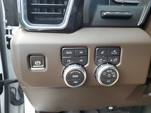 Used 2024 GMC Sierra 3500 Denali w/ Denali Reserve Package AWD/4WD image 30