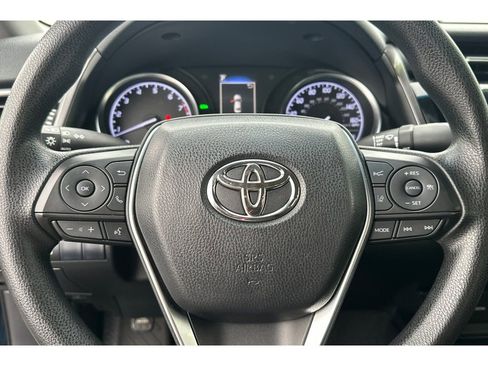 Used 2018 Toyota Camry LE w/ Convenience Package FWD image 24