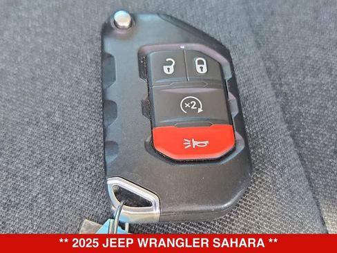 Used 2025 Jeep Wrangler Unlimited Sahara AWD/4WD image 33