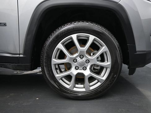 Used 2022 Jeep Compass Latitude image 10