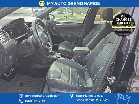 Used 2022 Volkswagen Tiguan SEL R-Line image 9