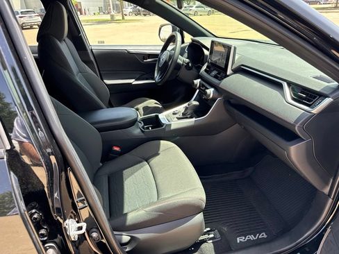Used 2025 Toyota RAV4 SE w/ Weather & Moonroof Package AWD/4WD image 18