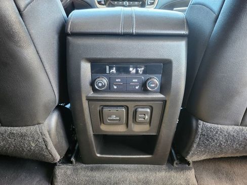 Used 2020 Chevrolet Traverse High Country image 24