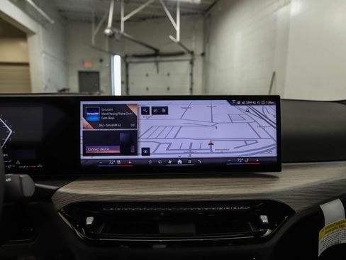 Used 2025 BMW 330i xDrive Sedan w/ Premium Package image 14