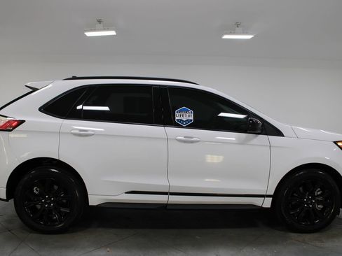 Used 2022 Ford Edge SE w/ Black Appearance Package image 11