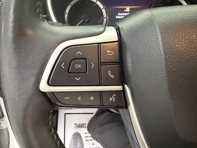 Used 2023 Toyota Highlander XLE AWD/4WD image 17