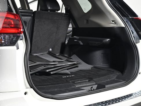 Used 2018 Nissan Rogue SL w/ Premium Package image 30