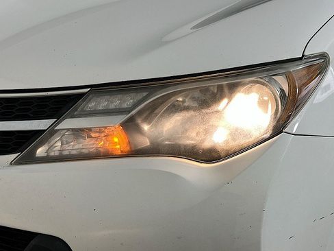 Used 2015 Toyota RAV4 LE FWD image 24