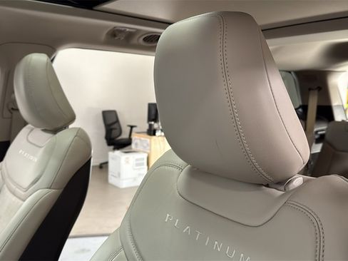 Used 2020 Ford Explorer Platinum w/ Premium Technology Package image 13
