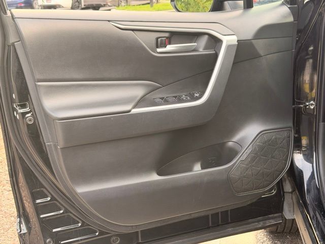 Used 2023 Toyota RAV4 XLE FWD image 22
