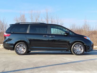 Used 2019 Toyota Sienna XLE w/ XLE Navigation Package