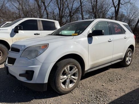 Used 2015 Chevrolet Equinox LS image 2