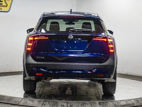 Used 2025 Nissan Kicks SV image 3