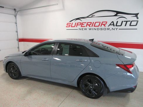 Used 2023 Hyundai Elantra SEL w/ Preferred Accessory Package image 3