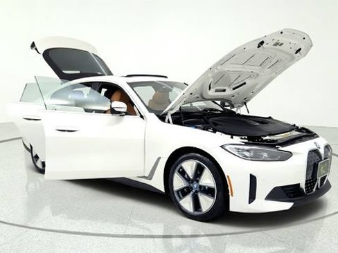 Used 2023 BMW i4 eDrive35 w/ Premium Package RWD image 11