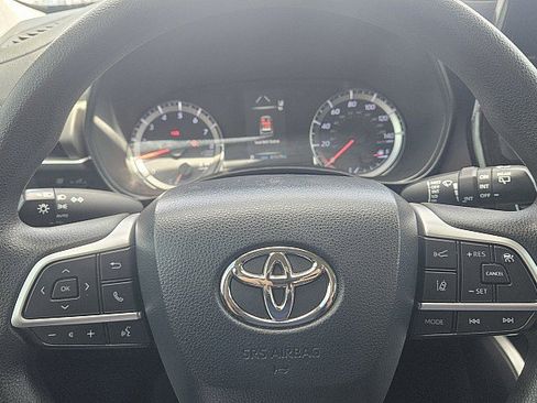 Used 2022 Toyota Highlander L AWD/4WD image 16