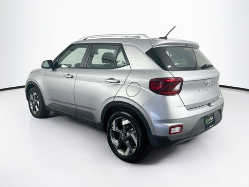 Used 2025 Hyundai Venue SEL FWD image 5