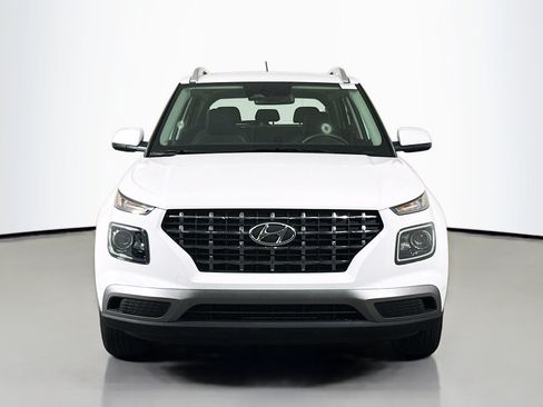 Used 2026 Hyundai Venue SEL FWD image 2