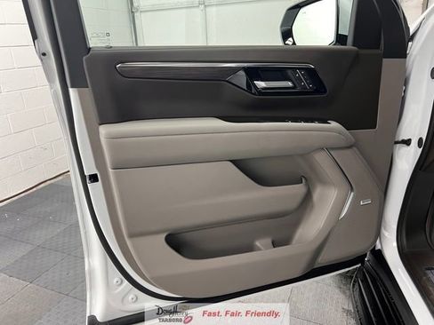 New 2026 Chevrolet Suburban LT w/ Comfort Package AWD/4WD image 28