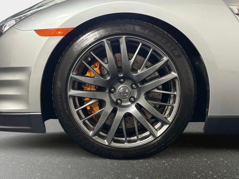 Used 2016 Nissan GT-R Premium AWD/4WD image 12