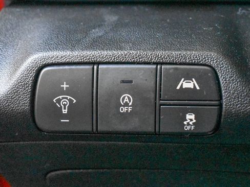 Used 2023 Hyundai Elantra SE w/ Preferred Accessory Package image 17