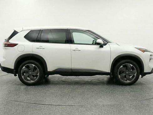 Used 2025 Nissan Rogue SV image 8