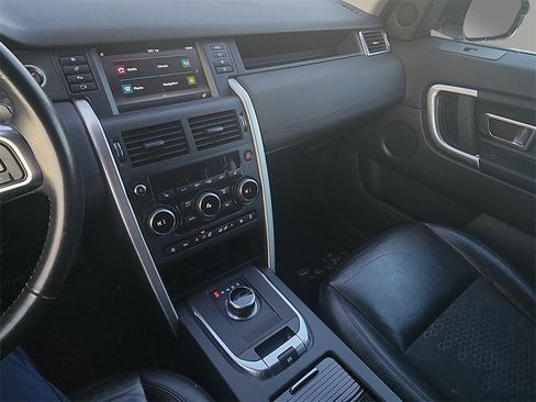 Used 2019 Land Rover Discovery Sport SE image 19