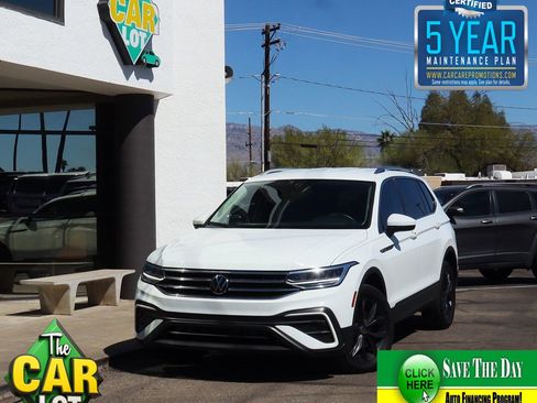 Used 2024 Volkswagen Tiguan SE FWD image 1