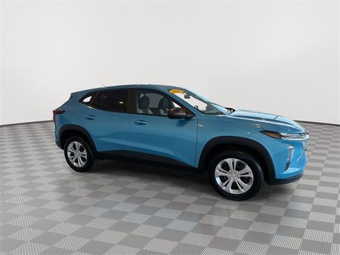 Certified 2025 Chevrolet Trax LS image 13