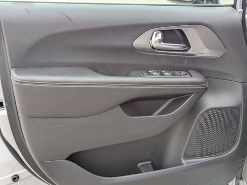 New 2026 Chrysler Voyager LX FWD image 10