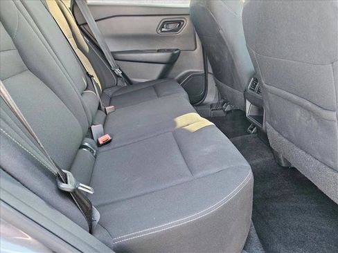 Used 2024 Nissan Rogue S image 18